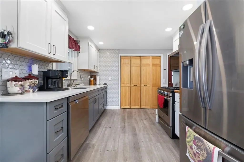 22 Mayfield Street Pawtucket RI 02861