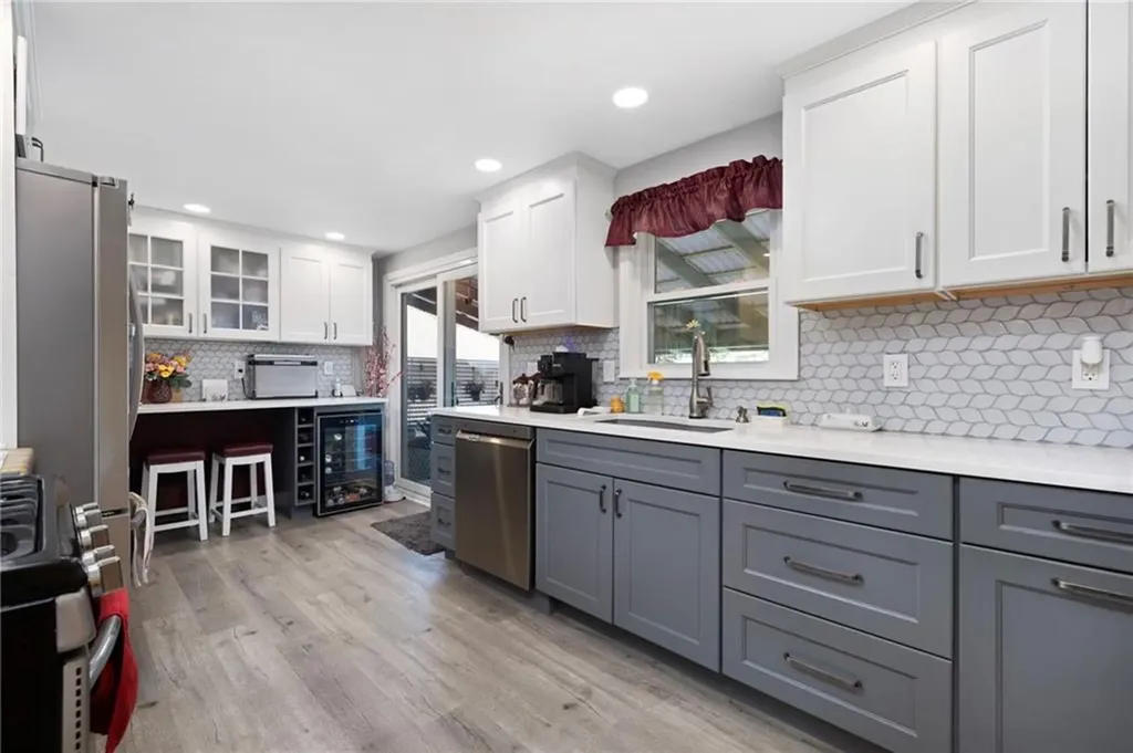 22 Mayfield Street Pawtucket RI 02861