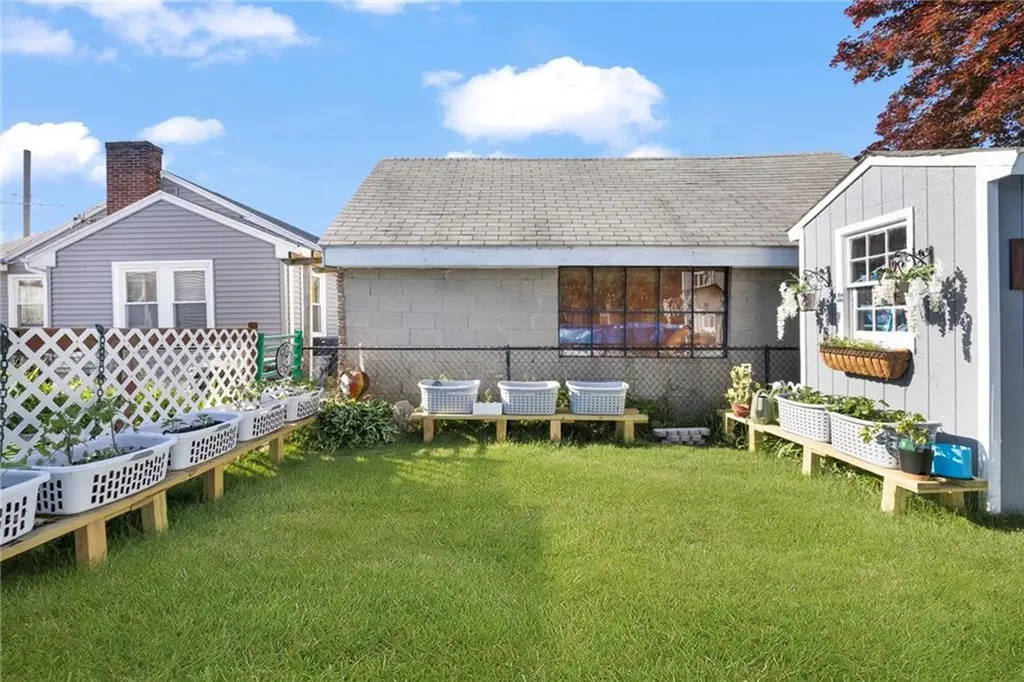 22 Mayfield Street Pawtucket RI 02861