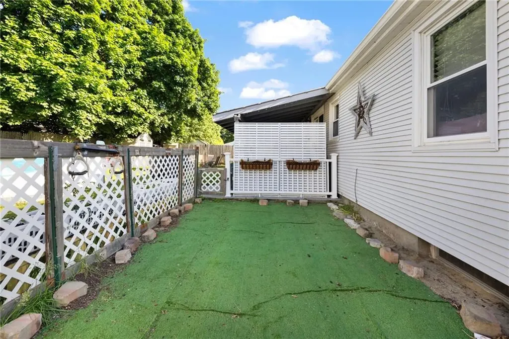 22 Mayfield Street Pawtucket RI 02861