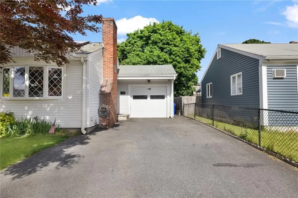22 Mayfield Street Pawtucket RI 02861