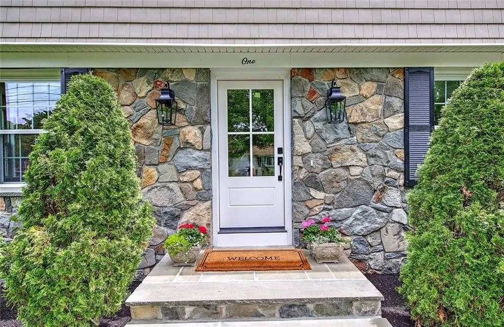 1 Cheshire Drive Barrington RI 02806