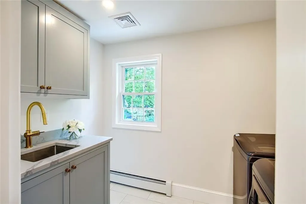 1 Cheshire Drive Barrington RI 02806