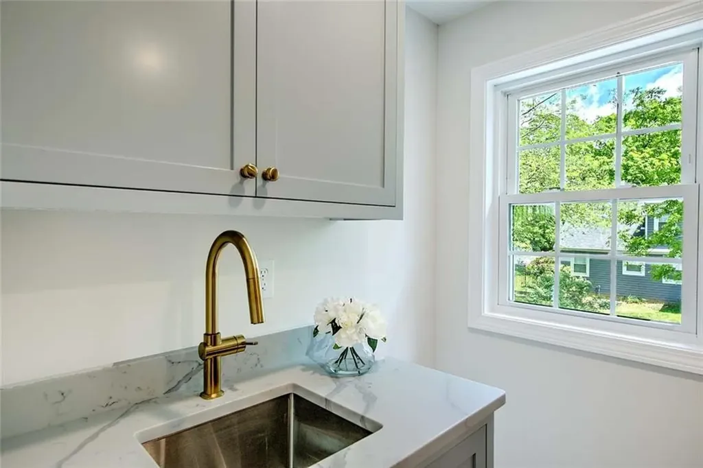 1 Cheshire Drive Barrington RI 02806