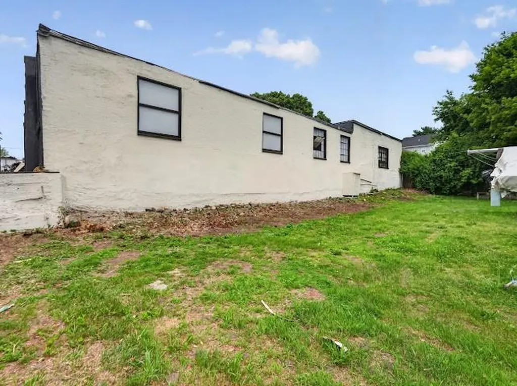 134 Sterry Street Pawtucket RI 02860