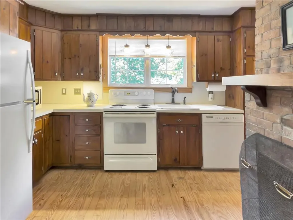 33 Indian Pond Road Kingston MA 02364