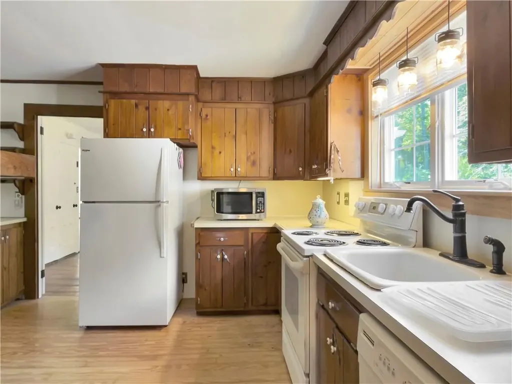 33 Indian Pond Road Kingston MA 02364