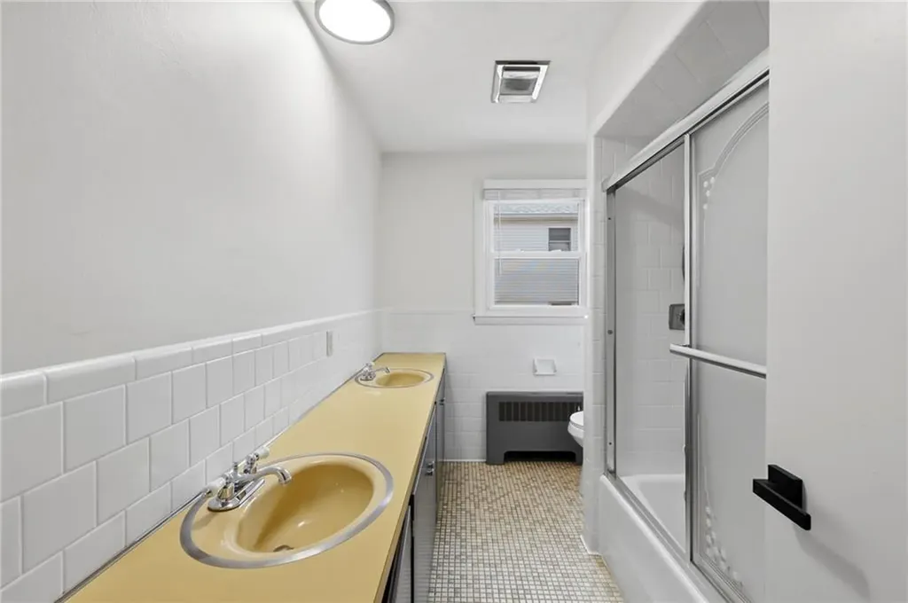 216 Toledo Avenue Pawtucket RI 02860