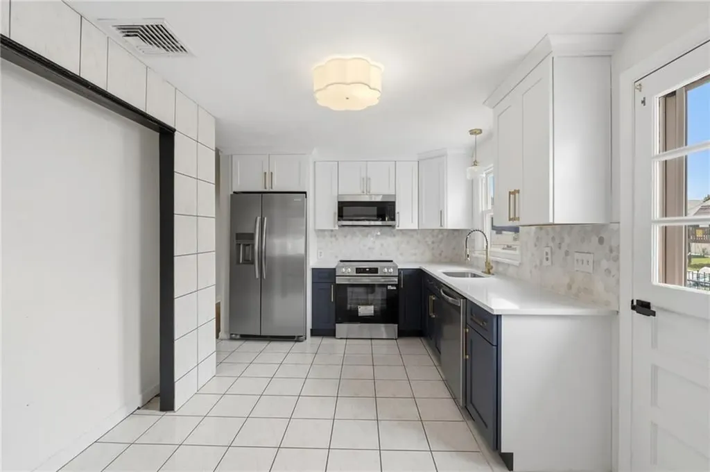 216 Toledo Avenue Pawtucket RI 02860