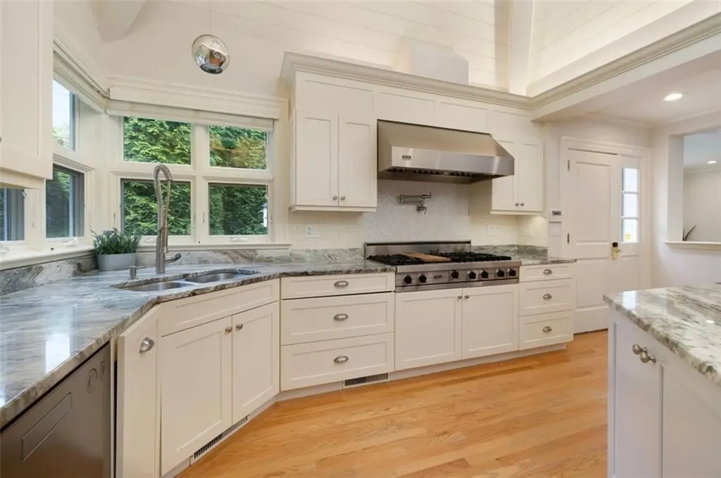 30 Angell Court Warwick RI 02889