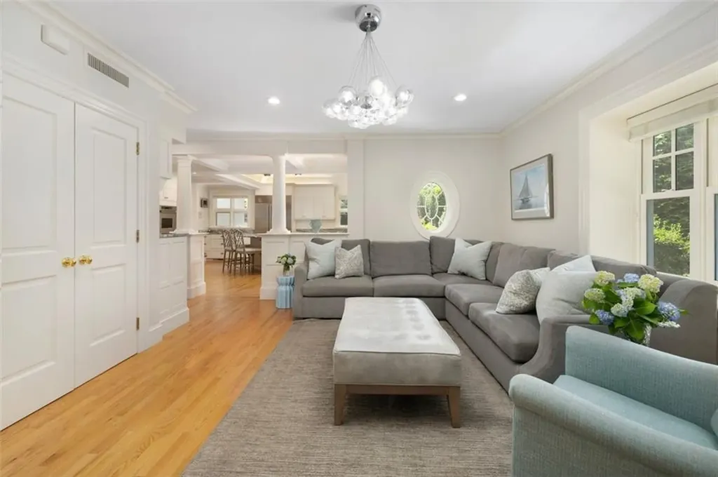 30 Angell Court Warwick RI 02889