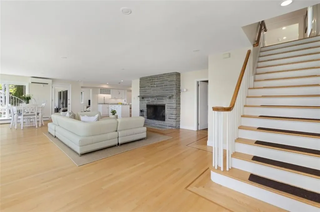 30 Angell Court Warwick RI 02889