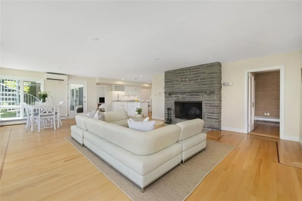 30 Angell Court Warwick RI 02889
