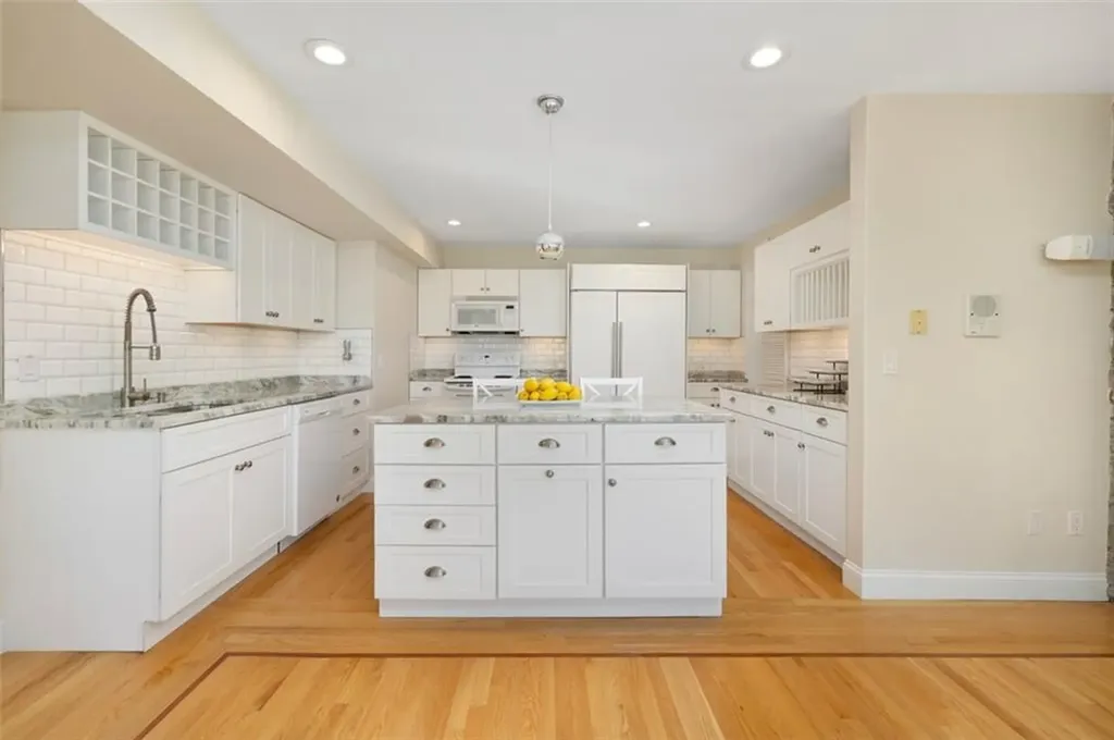 30 Angell Court Warwick RI 02889