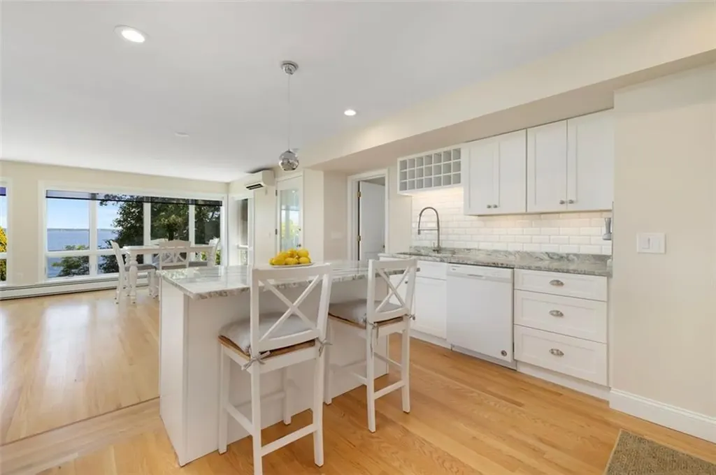 30 Angell Court Warwick RI 02889