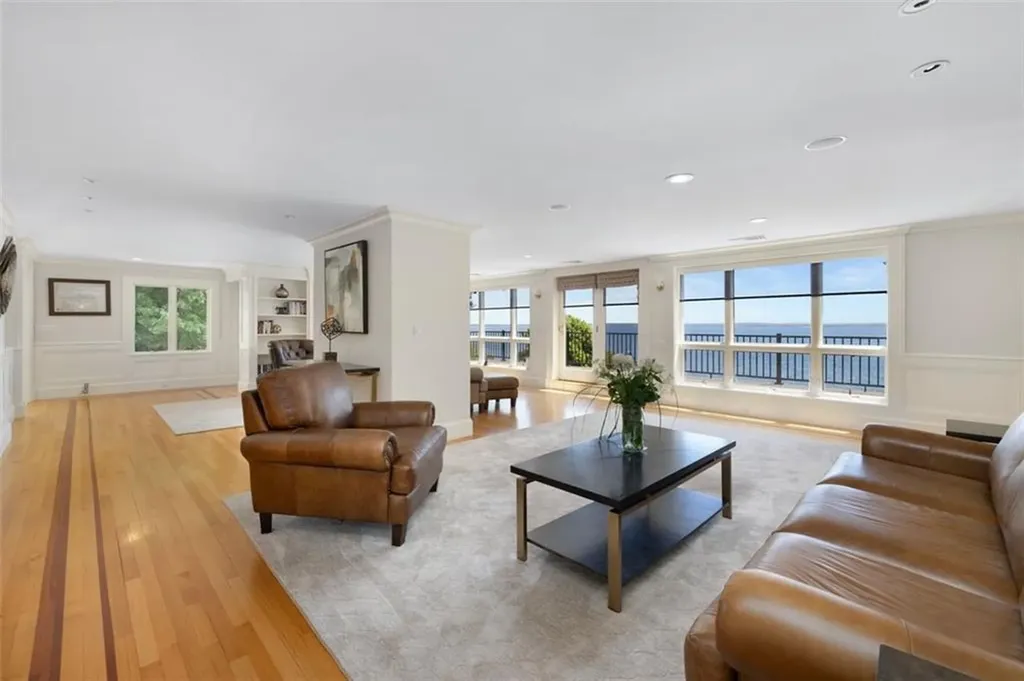 30 Angell Court Warwick RI 02889