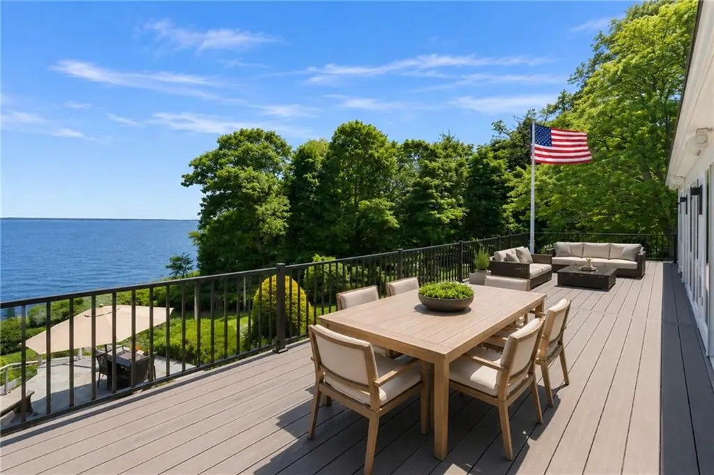 30 Angell Court Warwick RI 02889
