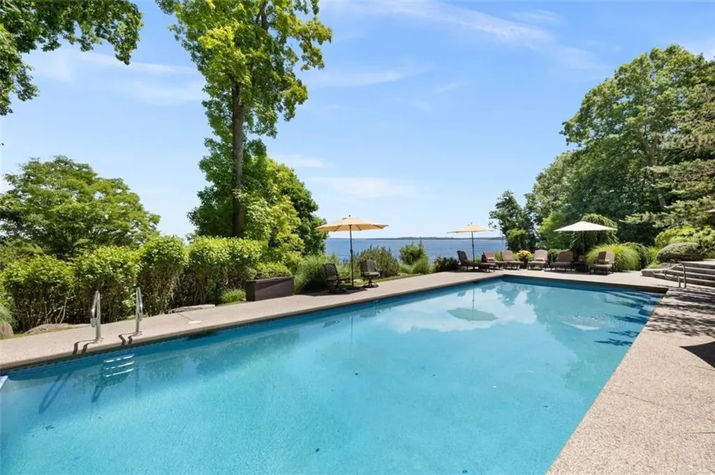 30 Angell Court Warwick RI 02889