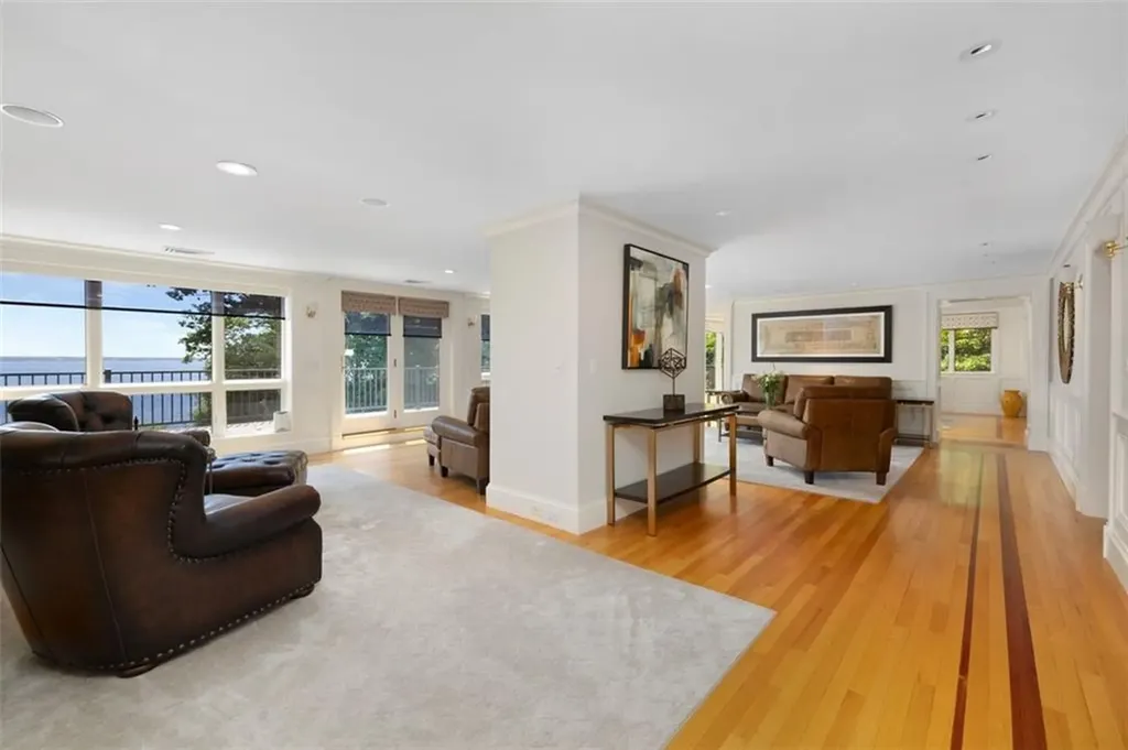 30 Angell Court Warwick RI 02889
