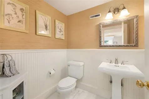 30 Angell Court Warwick RI 02889