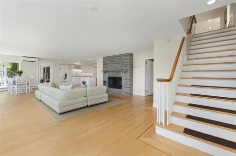 30 Angell Court Warwick RI 02889