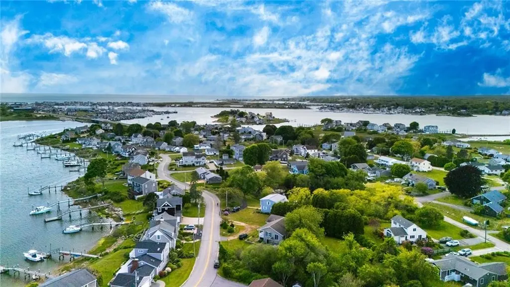 84 East Shore Road Narragansett RI 02882