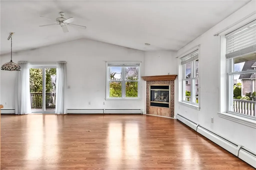 84 East Shore Road Narragansett RI 02882