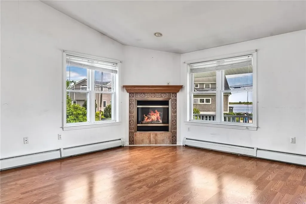 84 East Shore Road Narragansett RI 02882