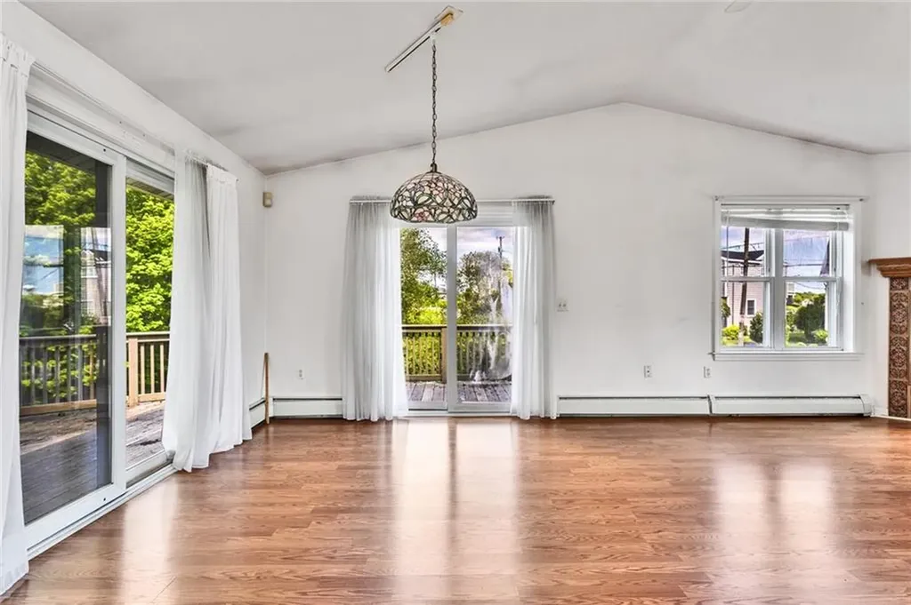 84 East Shore Road Narragansett RI 02882