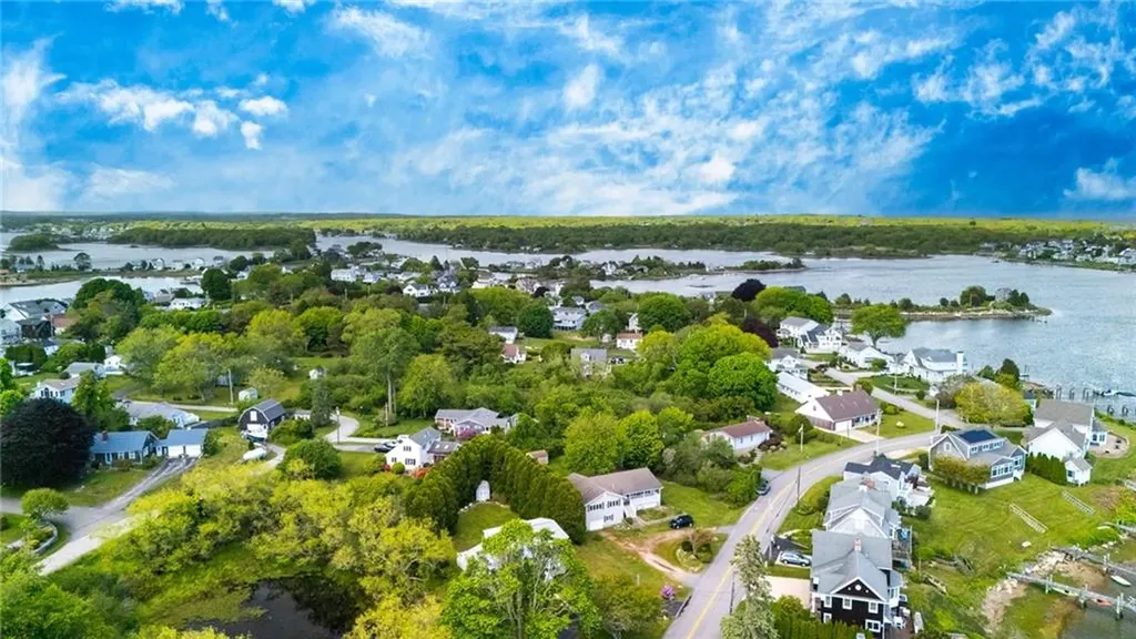 84 East Shore Road Narragansett RI 02882