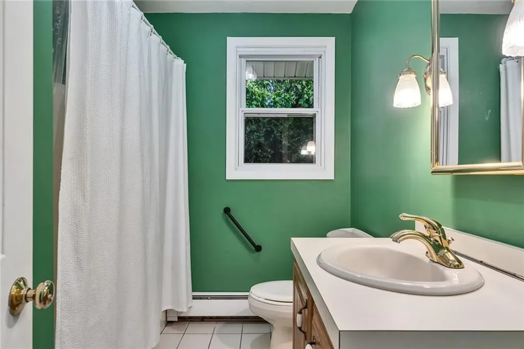84 East Shore Road Narragansett RI 02882
