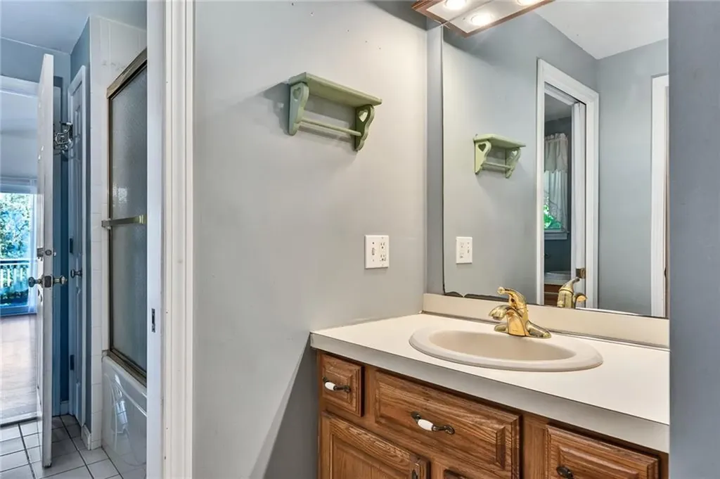 84 East Shore Road Narragansett RI 02882