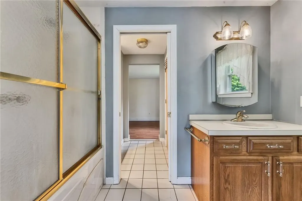 84 East Shore Road Narragansett RI 02882