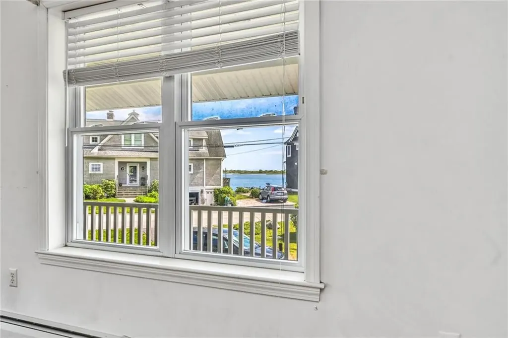84 East Shore Road Narragansett RI 02882