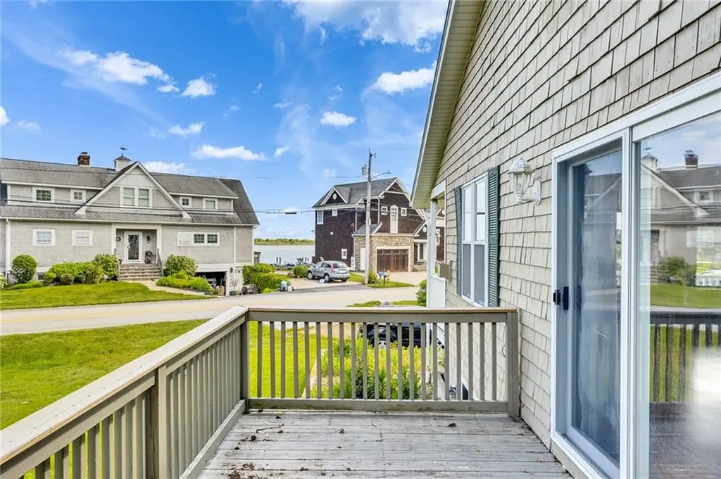 84 East Shore Road Narragansett RI 02882