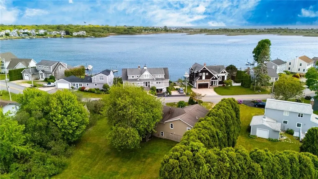 84 East Shore Road Narragansett RI 02882