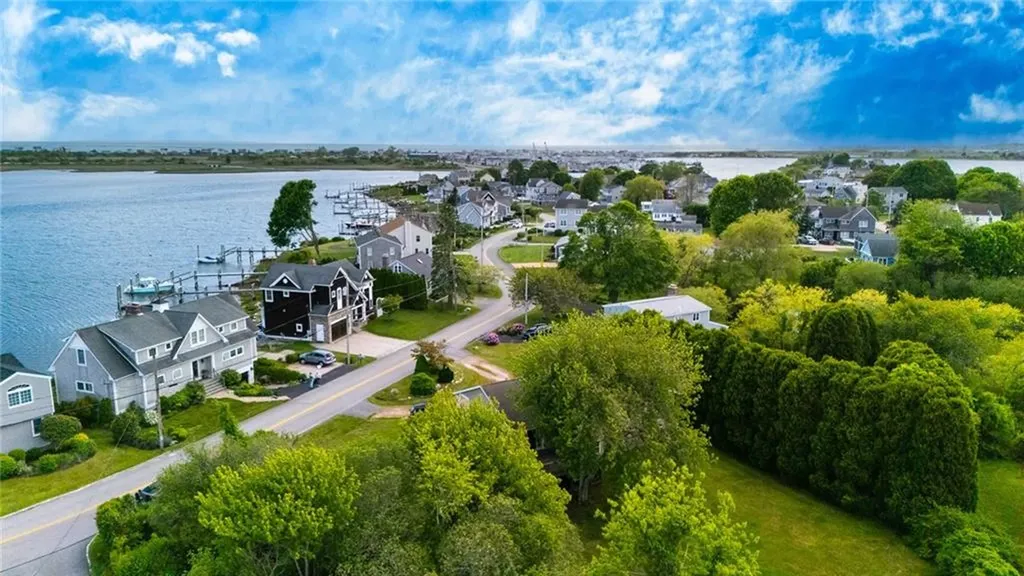 84 East Shore Road Narragansett RI 02882