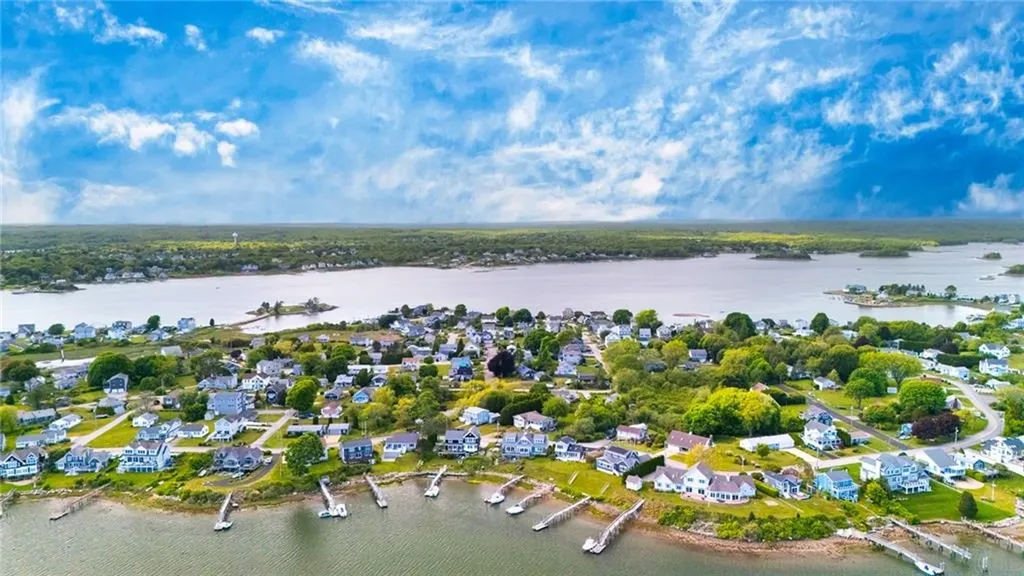 84 East Shore Road Narragansett RI 02882