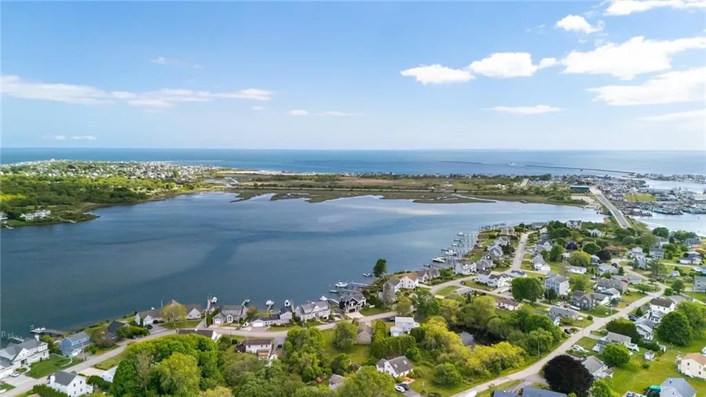 84 East Shore Road Narragansett RI 02882