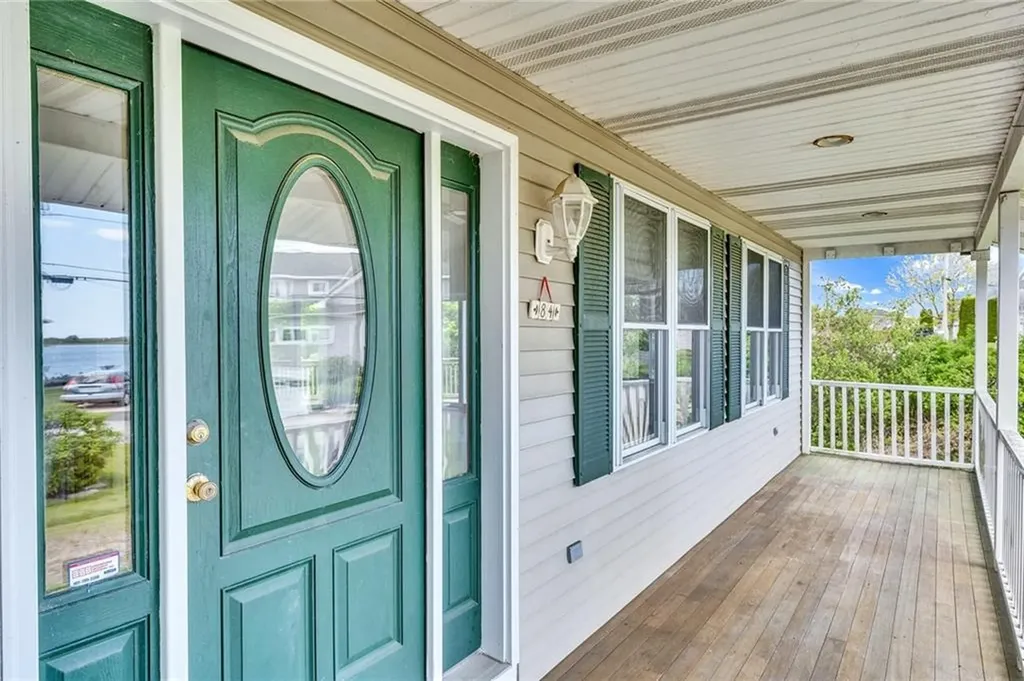84 East Shore Road Narragansett RI 02882