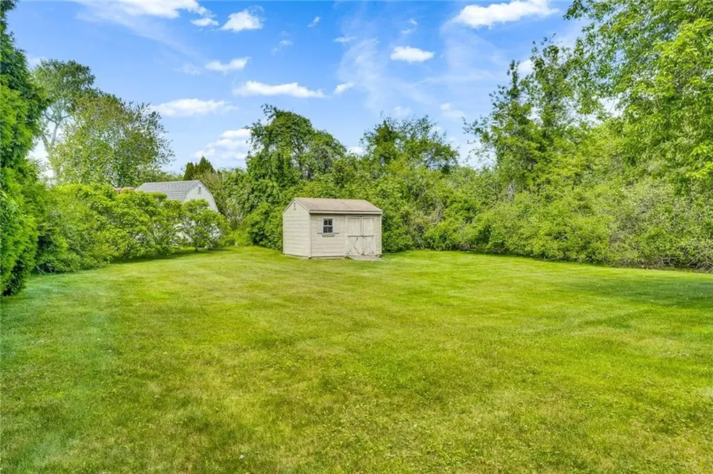 84 East Shore Road Narragansett RI 02882