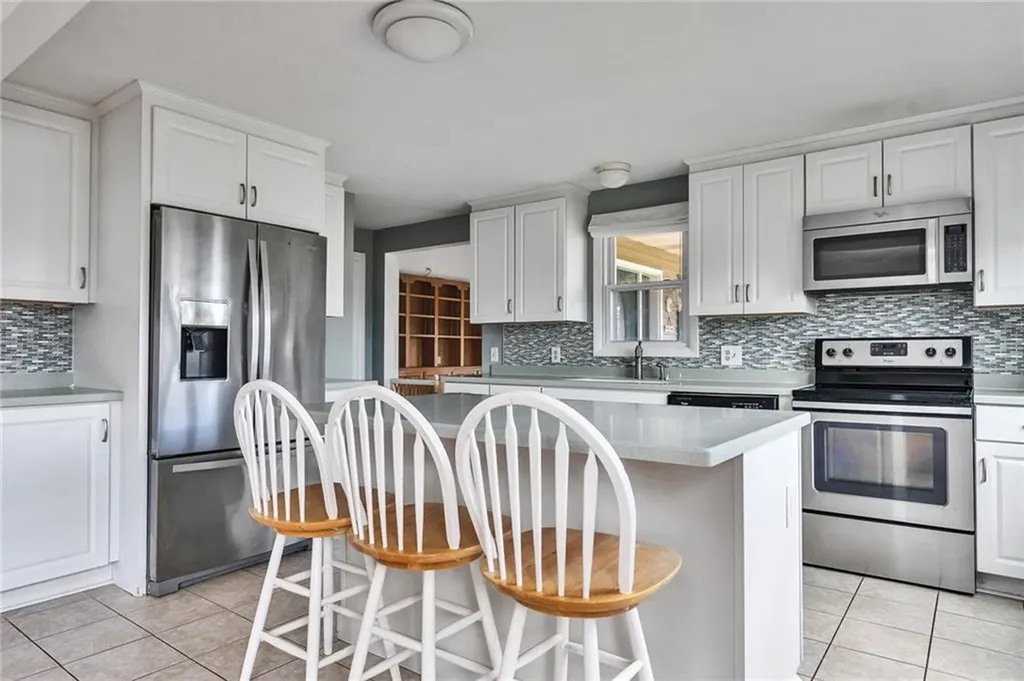 84 East Shore Road Narragansett RI 02882