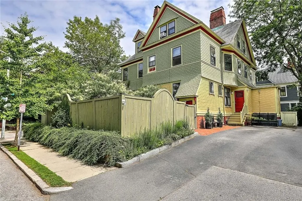 26 Diman Place Providence RI 02906