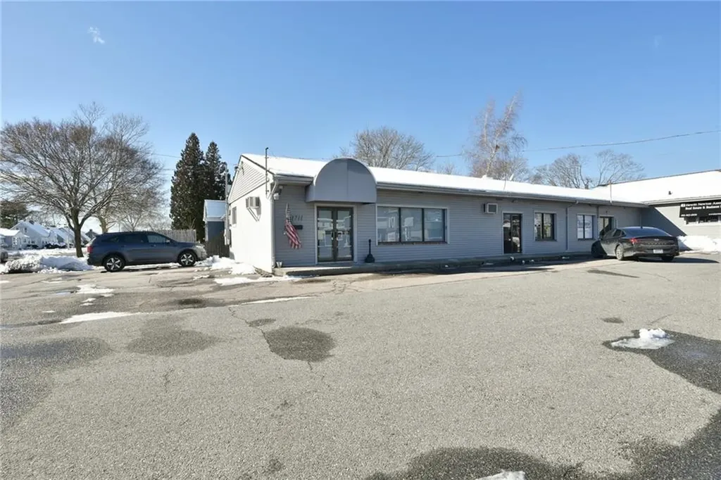 1709 Warwick Avenue Warwick RI 02889