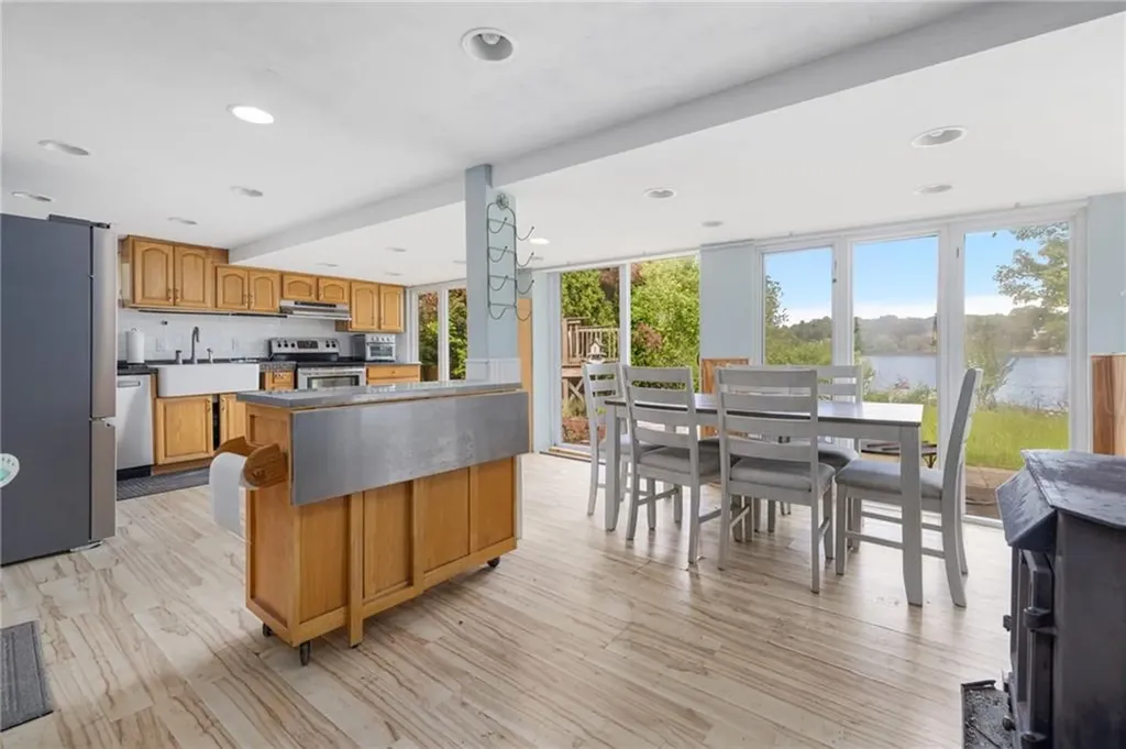 432 Lake Shore Drive Warwick RI 02889