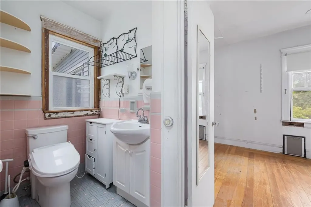432 Lake Shore Drive Warwick RI 02889