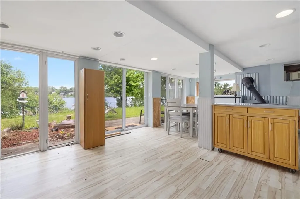 432 Lake Shore Drive Warwick RI 02889