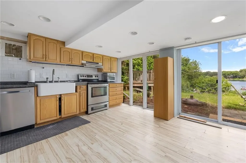 432 Lake Shore Drive Warwick RI 02889