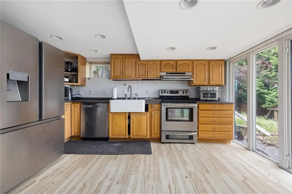 432 Lake Shore Drive Warwick RI 02889