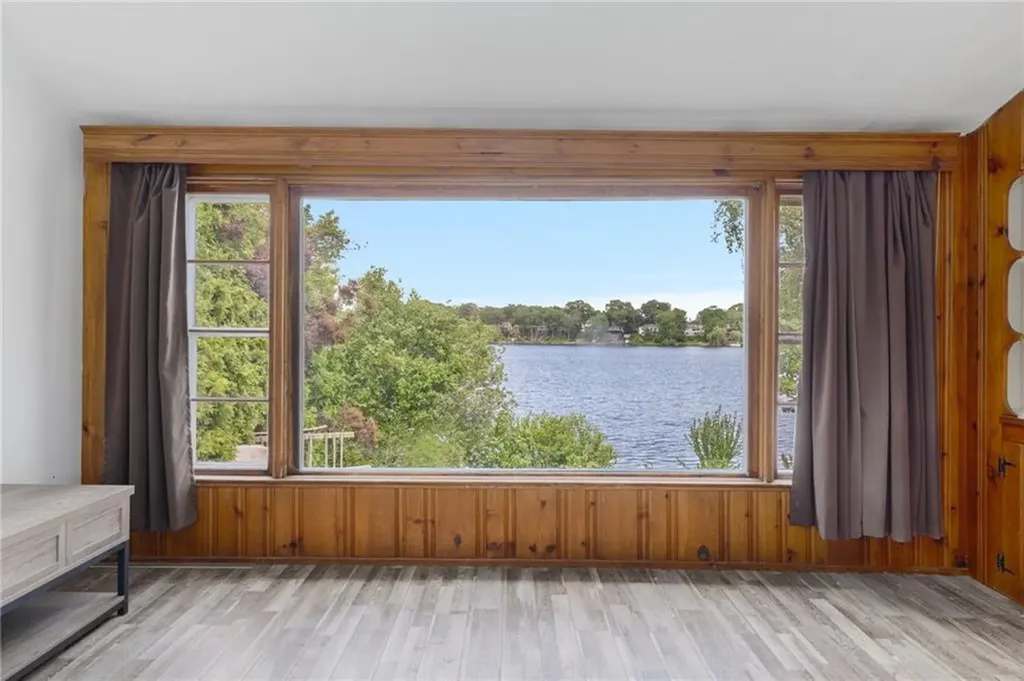 432 Lake Shore Drive Warwick RI 02889